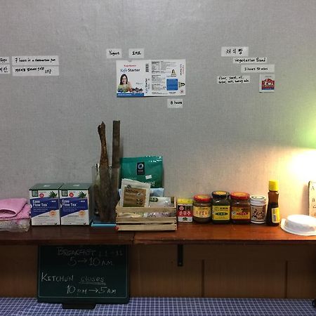 Backpackers In Jeju City Center ภายนอก รูปภาพ