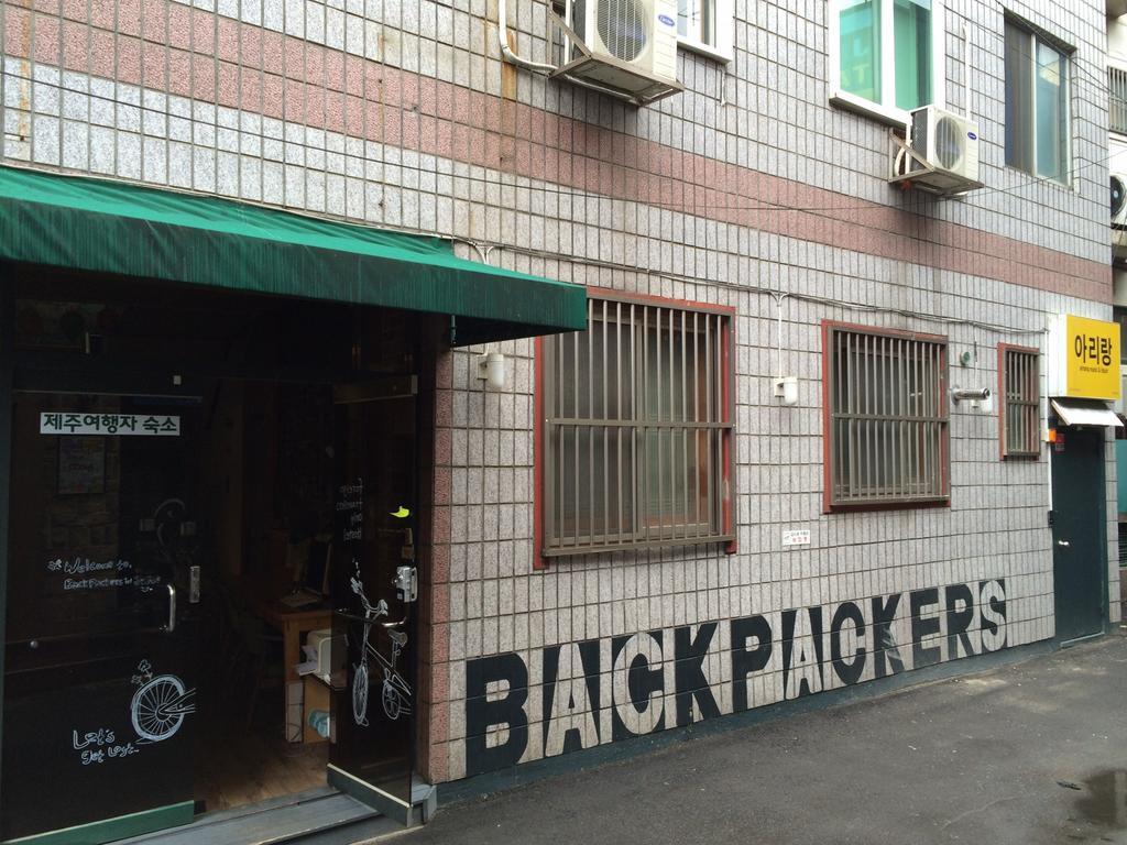 Backpackers In Jeju City Center ภายนอก รูปภาพ