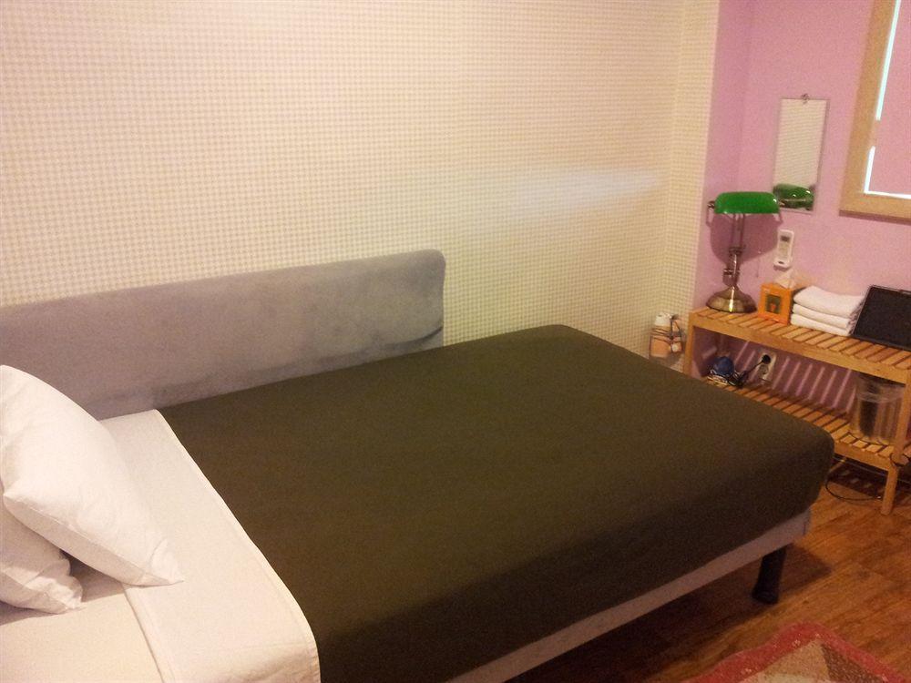 Backpackers In Jeju City Center ภายนอก รูปภาพ