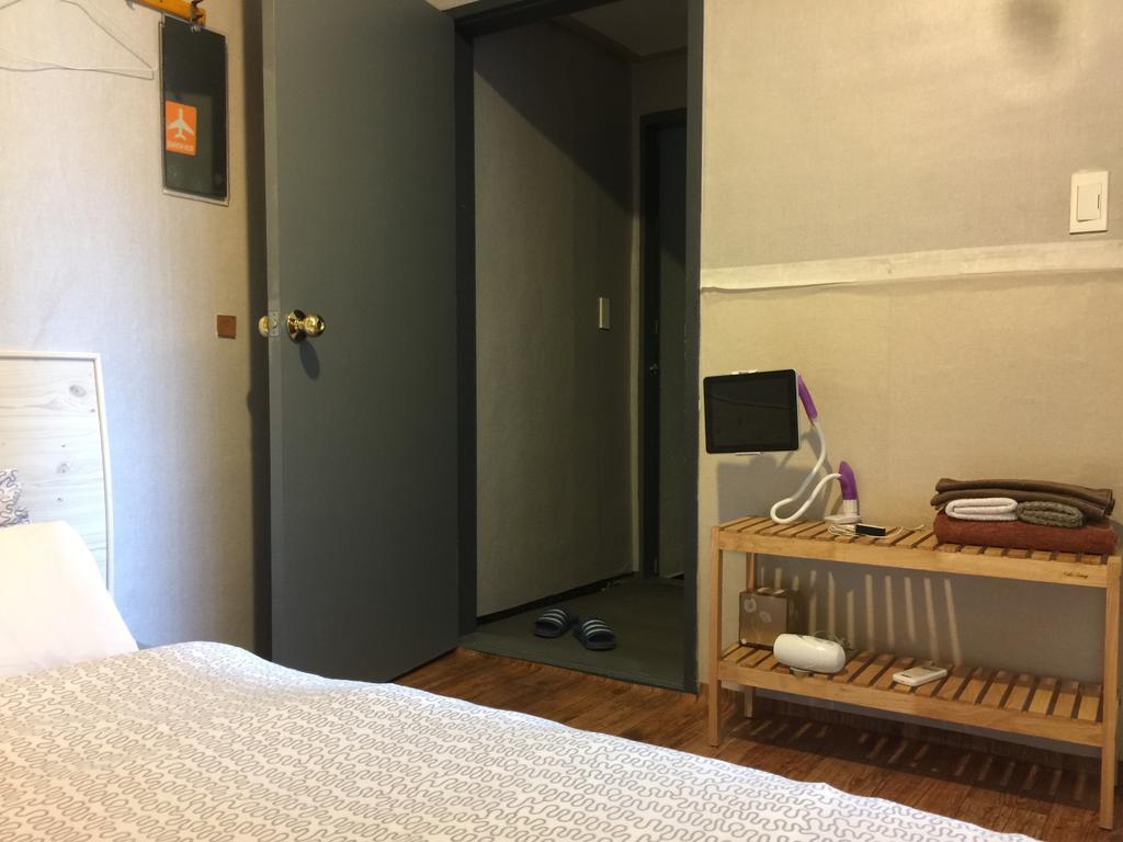 Backpackers In Jeju City Center ภายนอก รูปภาพ