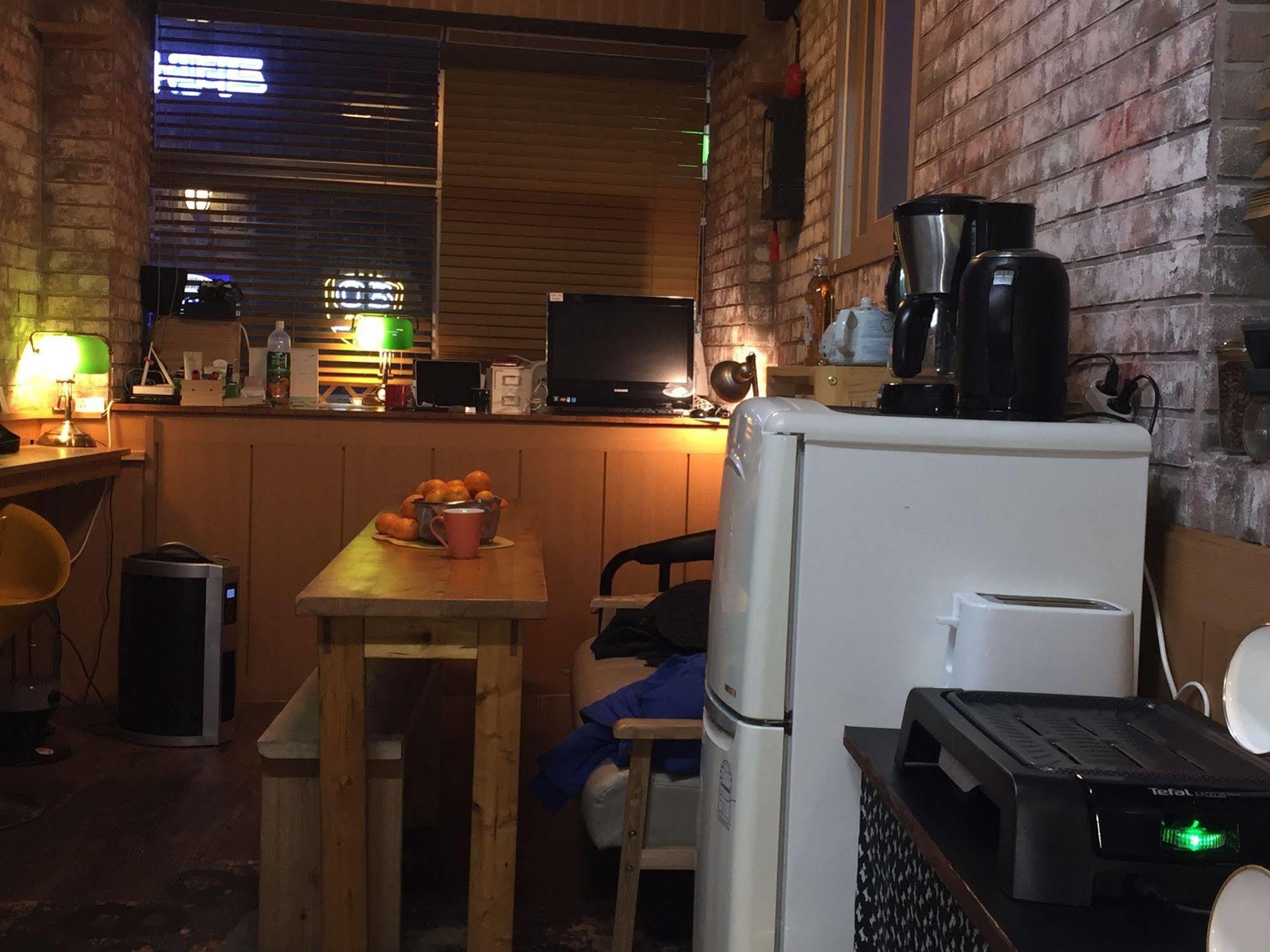 Backpackers In Jeju City Center ภายนอก รูปภาพ