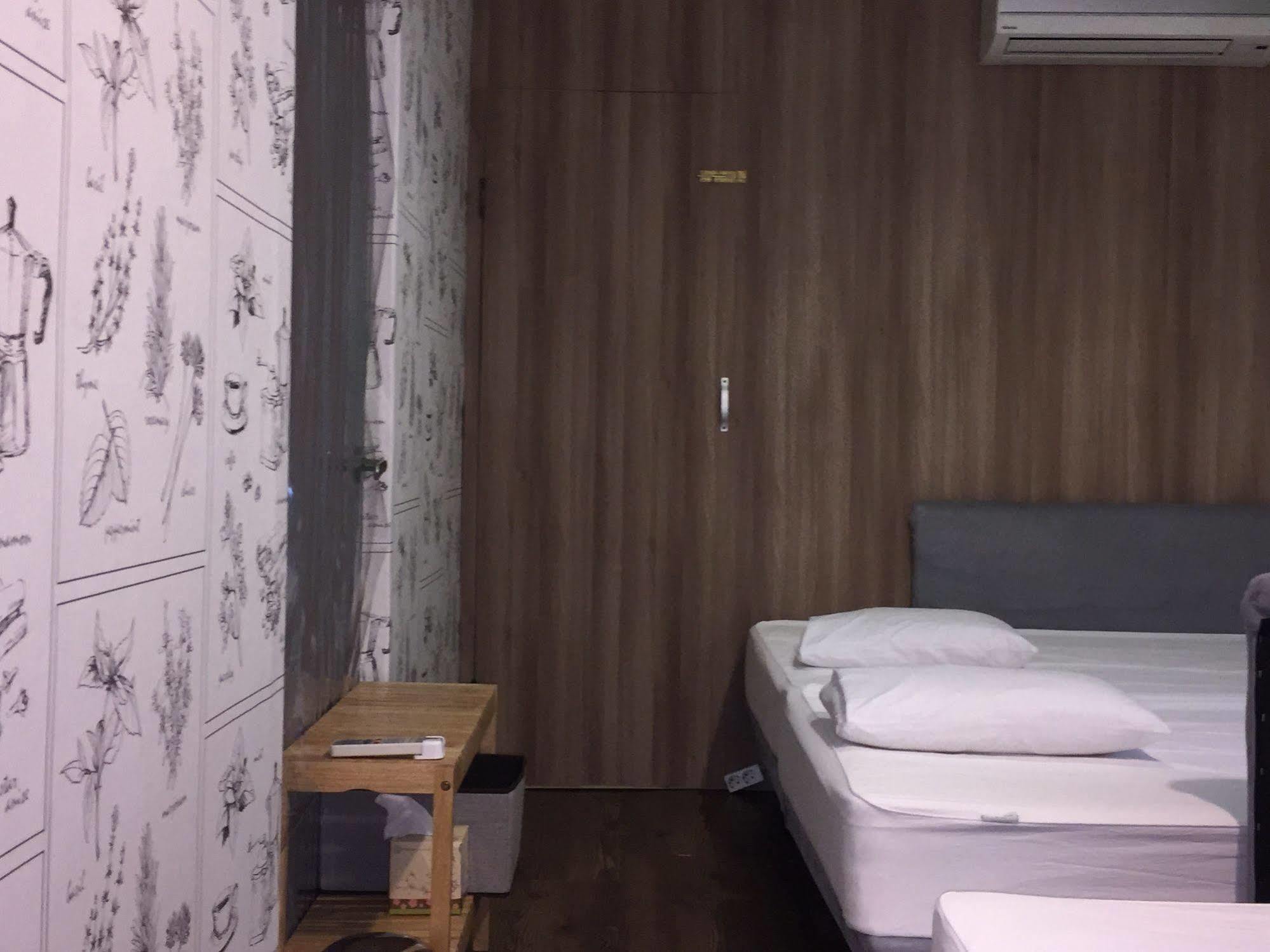 Backpackers In Jeju City Center ภายนอก รูปภาพ