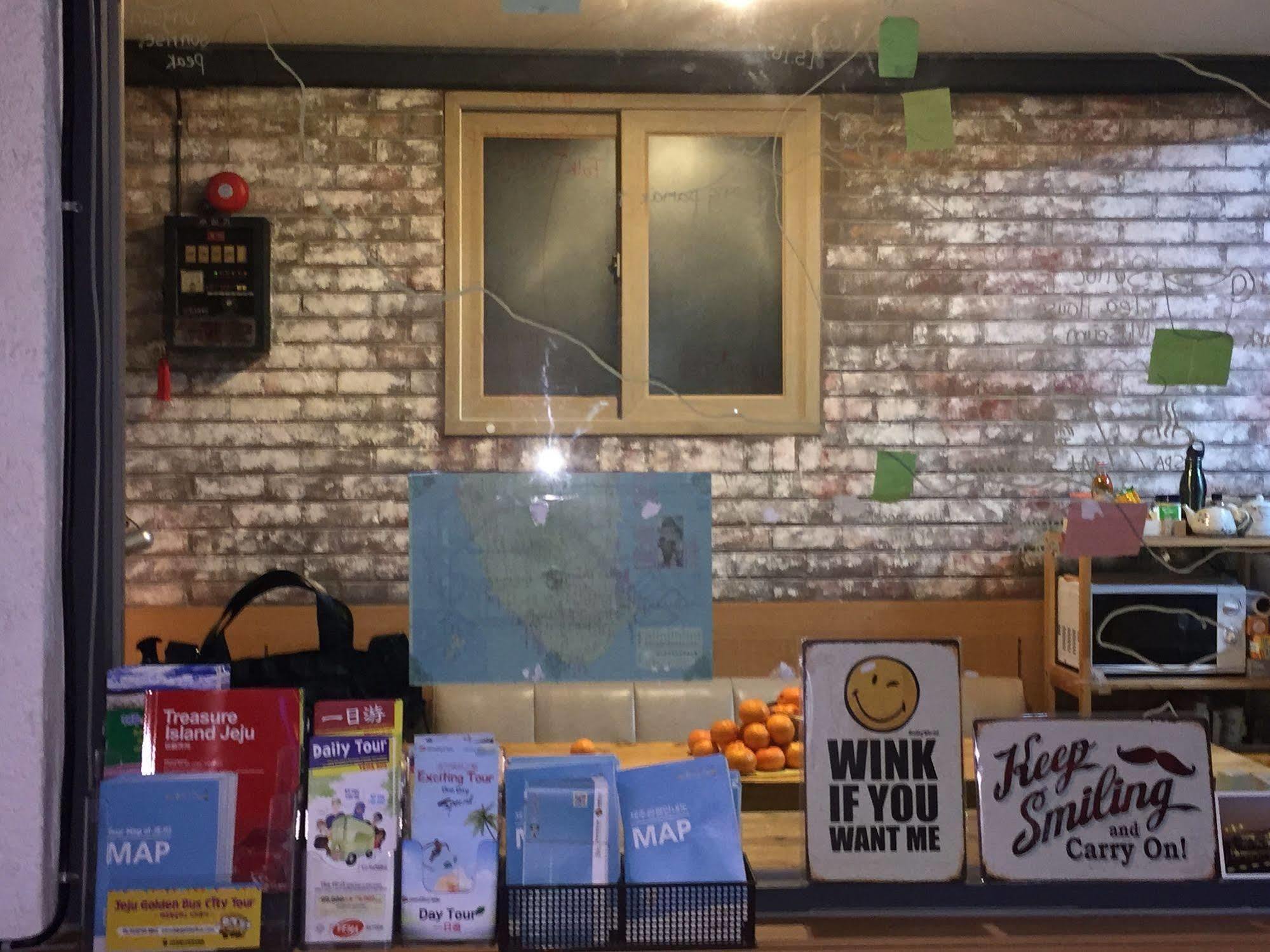 Backpackers In Jeju City Center ภายนอก รูปภาพ